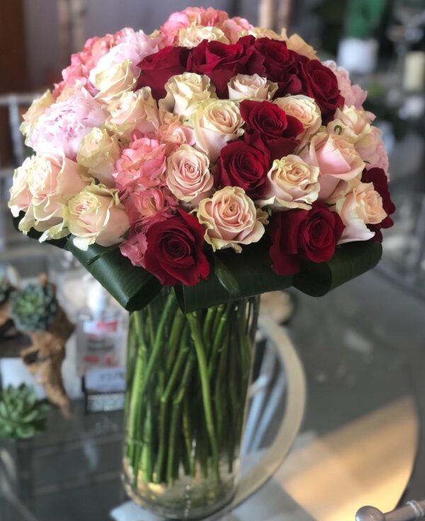 Mixed roses in a vase